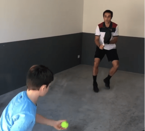 BELASTEGUÍN Y SU HIJO ENTRENANDO EN CASA