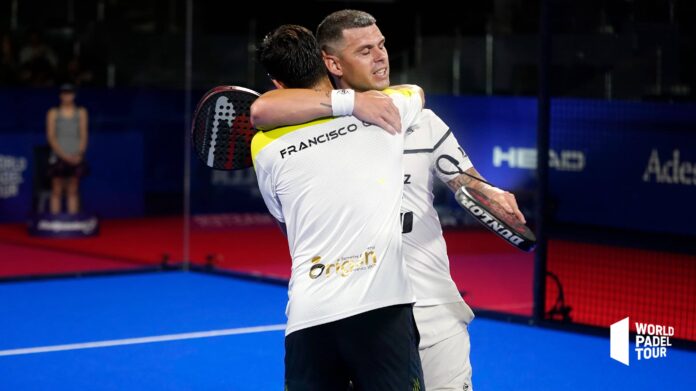 Ramiro Moyano y Xisco Gil celebrando el pase a Octavos.