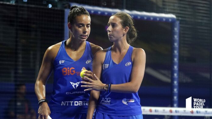 Marta Talaván y Sofia Araújo en un momento clave del partido.