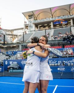 Fuerza honor y gloria a las semifinales femeninas