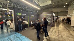 Led Projects revoluciona la iluminación para pistas de pádel en el Padel World Summit 2025 1 STAND LED PROJECTS