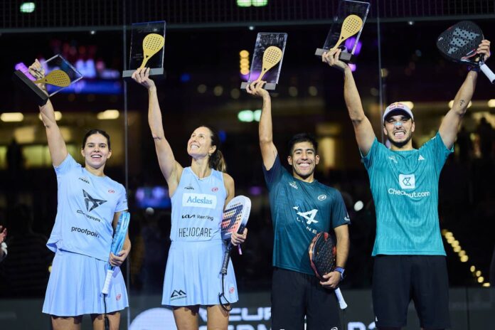 Foto de los campeones del Premier Padel Germany P2 levantando sus trofeos