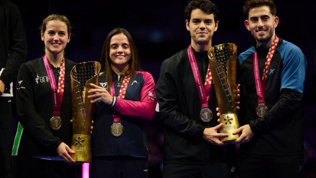 Paula Josemaría-Ari Sánchez y Coki Nieto-Jon Sanz tras coronarse como maestros la temporada pasada @premierpadel