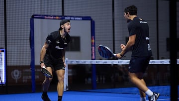 Augsburguer y Cardona celebran la sufrida clasificación a octavos.
