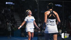 Bea, feliz tras el punto de la victoria.