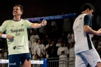 Los Pacos celebrando