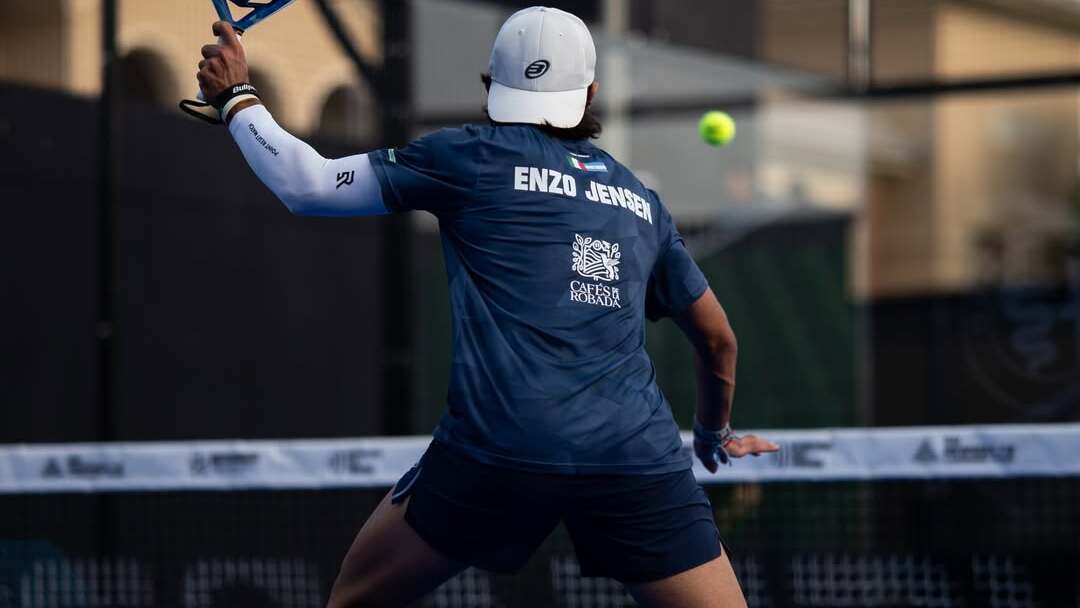 Enzo Jensen venciendo a Lebrón en Newgiza
