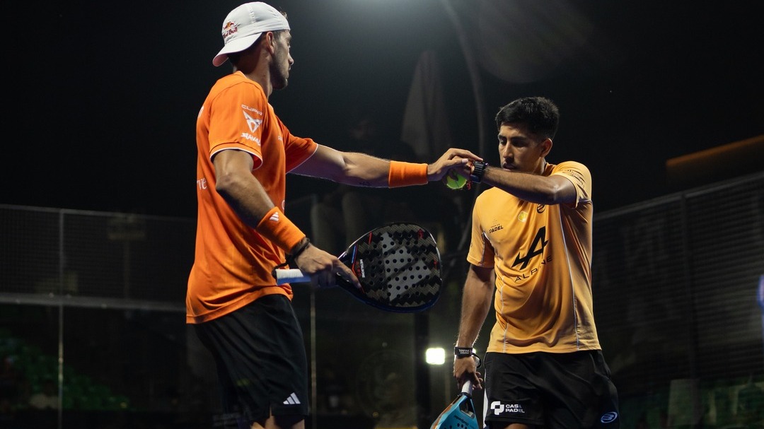 Chingalan en unlace del juego en el torneo de Newgiza