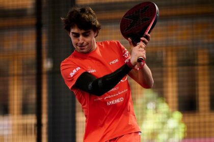 Edu Alonso en un lacen de los dieciseisavos del Premier Padel Brussels P2