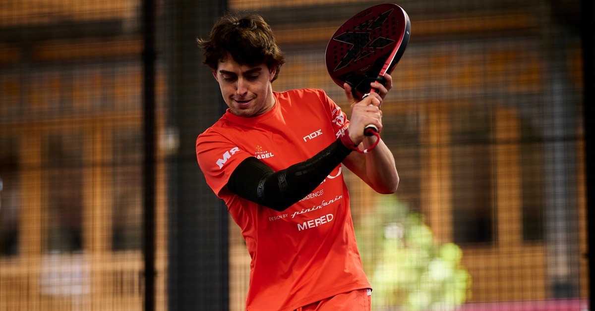 Edu Alonso en un lacen de los dieciseisavos del Premier Padel Brussels P2