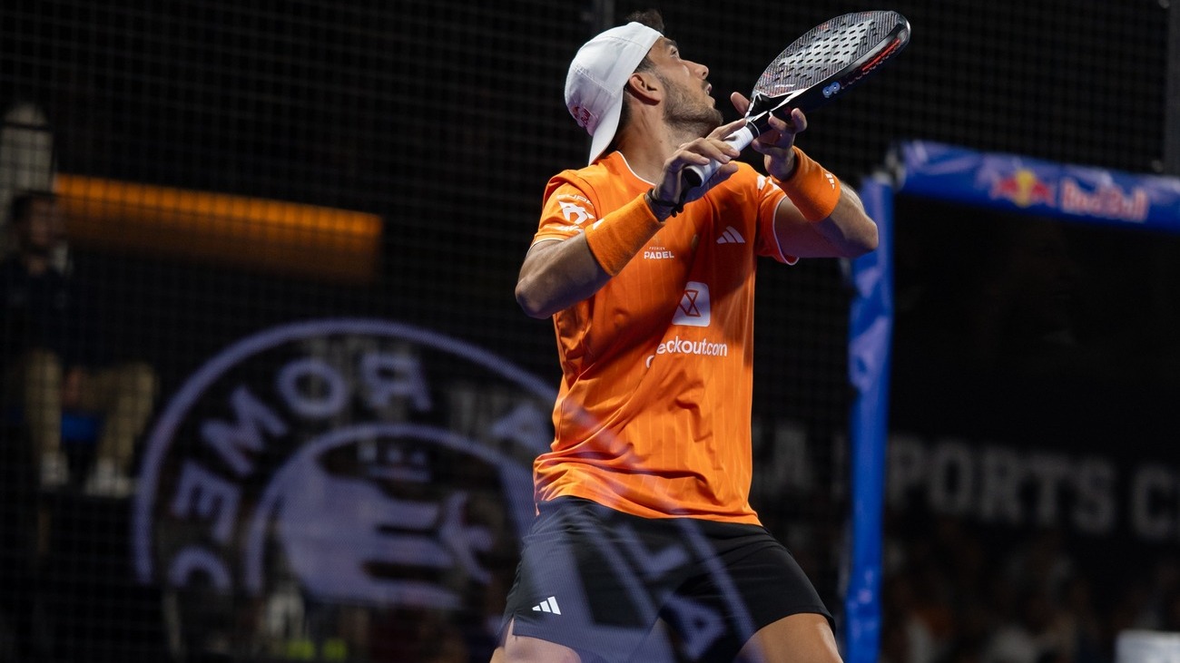 Gálan prepara su remate en el pase a finales de Newgiza