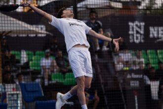 Stupaczuk jugando en cuartos de final del Premier Padel Newgiza