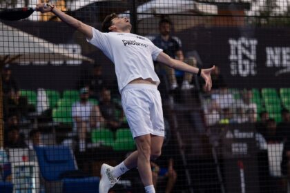 Stupaczuk jugando en cuartos de final del Premier Padel Newgiza