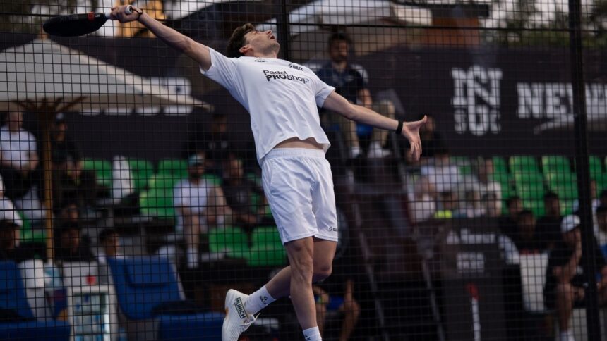 Stupaczuk jugando en cuartos de final del Premier Padel Newgiza