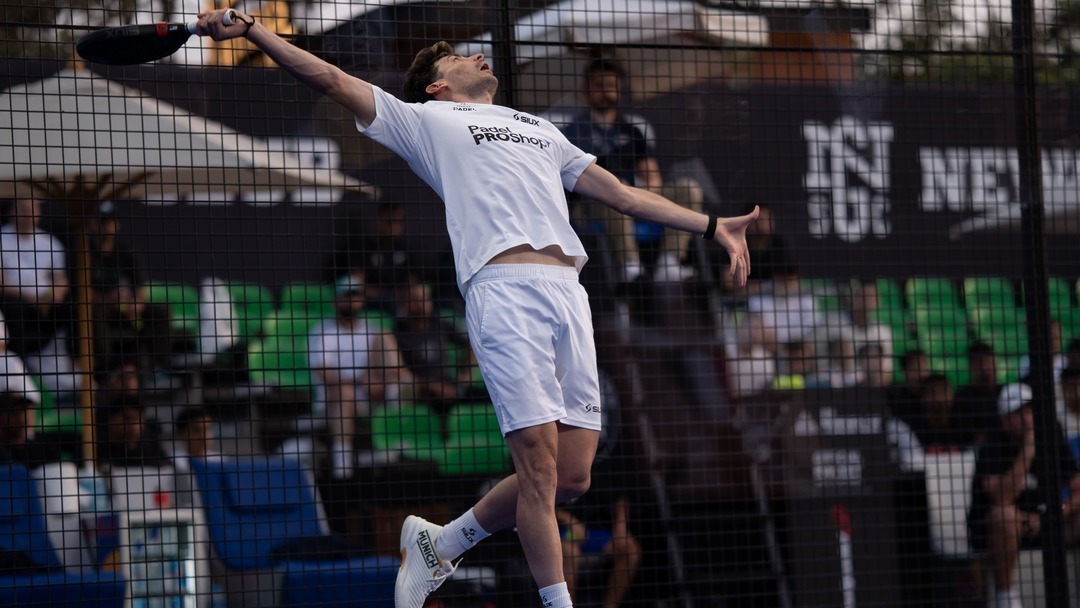 Stupaczuk jugando en cuartos de final del Premier Padel Newgiza
