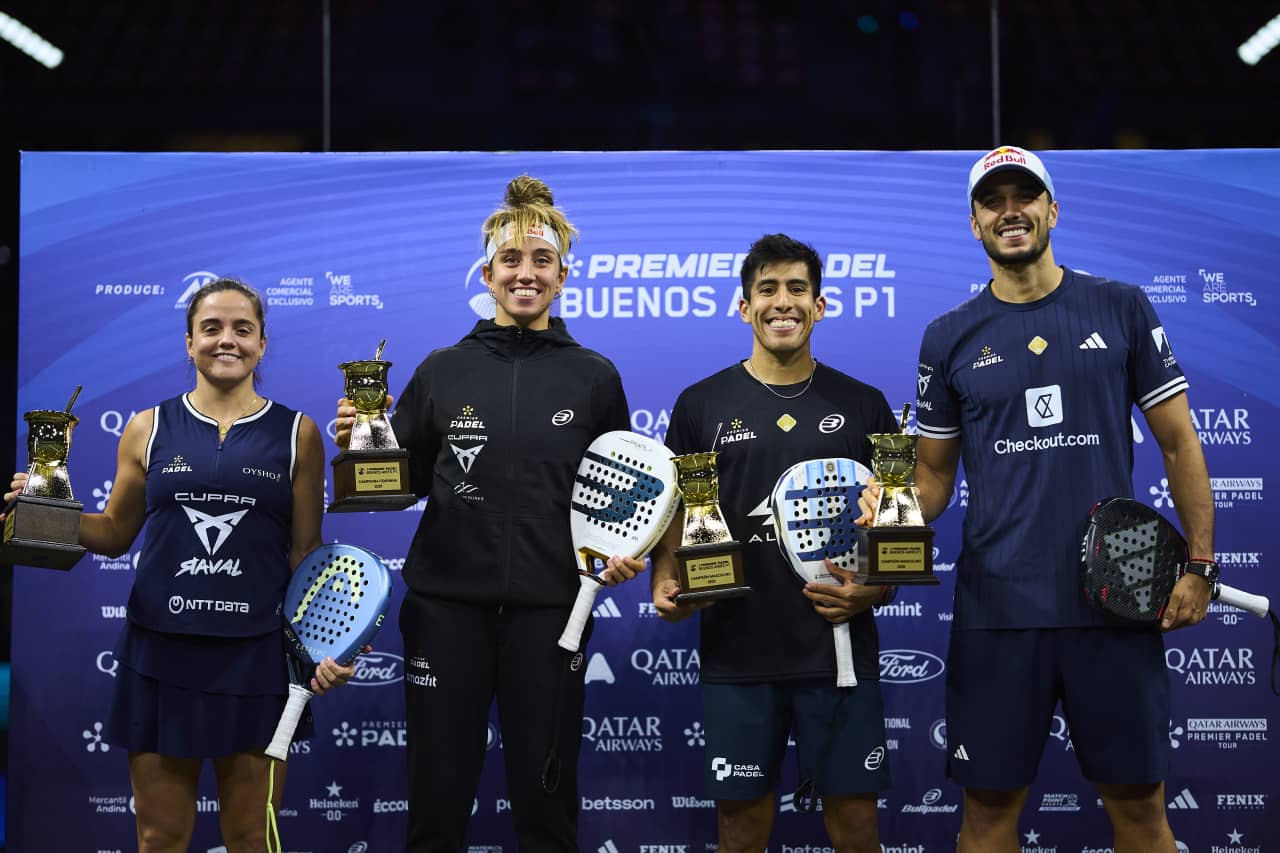 Galán, Chingotto, Josemaría y Bea celebrando el título del Buenos Aires P1 / PremierPadel
