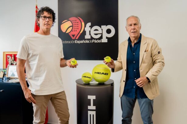 Ricky Brigolle, Category Manager de Racquetsports en HEAD Spain y Javier Rodríguez Piris, presidente de la Federación Española de Pádel.
