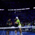 Lebrón abrazando a Galán despues de las semifinales del Málaga P1.