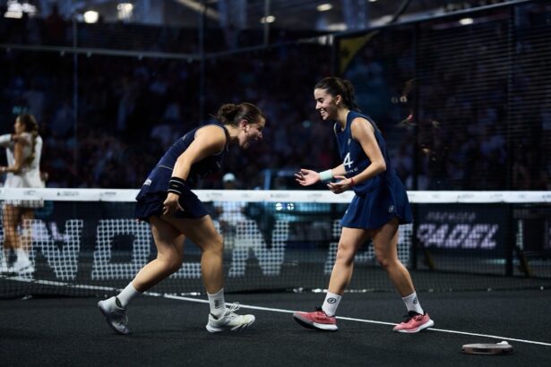 Martina y Claudia celebrando el título