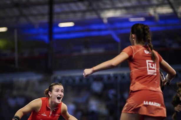 Claudia Fernández y Martina calvo tras pasar a la final del Londres P1.