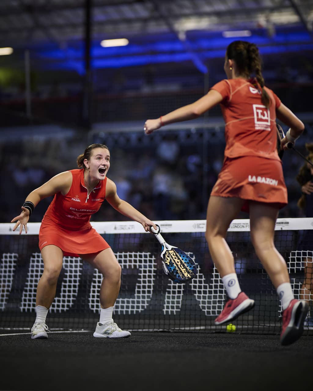 Claudia Fernández y Martina calvo tras pasar a la final del Londres P1.