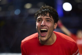 Agustín Tapia celebrando la victoria en la final del London P1.